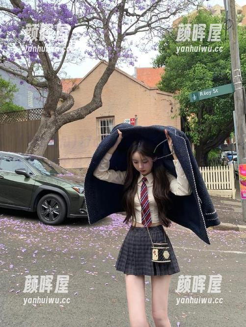 17c吃瓜 17c吃瓜苹果版升级了,八卦无限,心中忍不住默念:瓜啊,你还要滚多久?