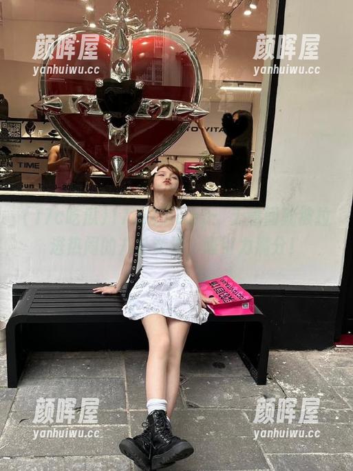 17c吃瓜 17c吃瓜app:无意间就被拉进热闹的八卦漩涡,吸引力满分!