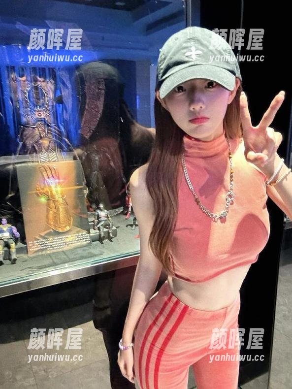 51吃瓜网 51吃瓜网视频直播:边吃瓜边看吧,别把西瓜汁搞到屏幕上哦!