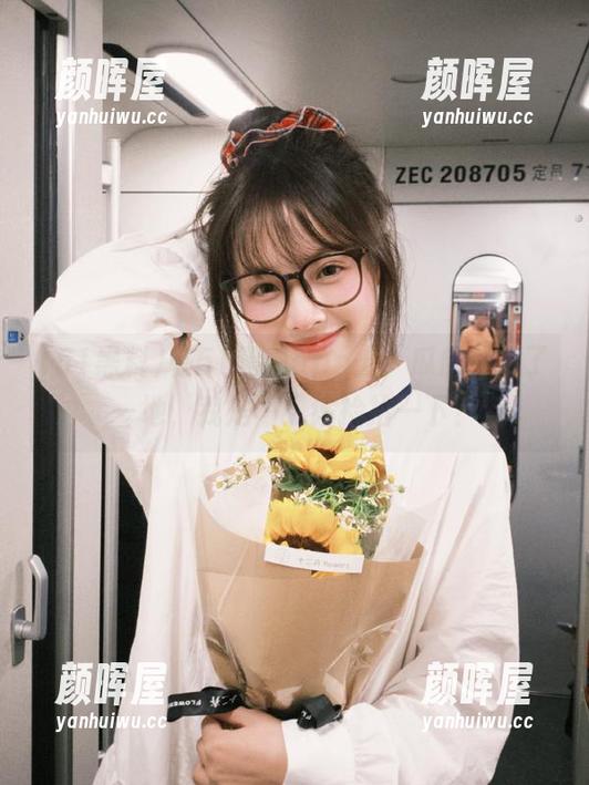 51黑料 在51黑料app上,瓜皮儿掉了一地,我是不是该捡拾一下?