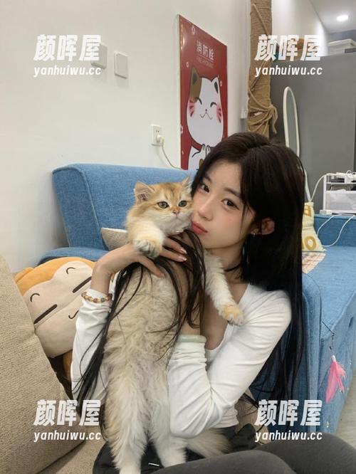 hlw hlw的内容让人无法自拔,观看的时候感觉自己也成了那个八卦的一部分。
