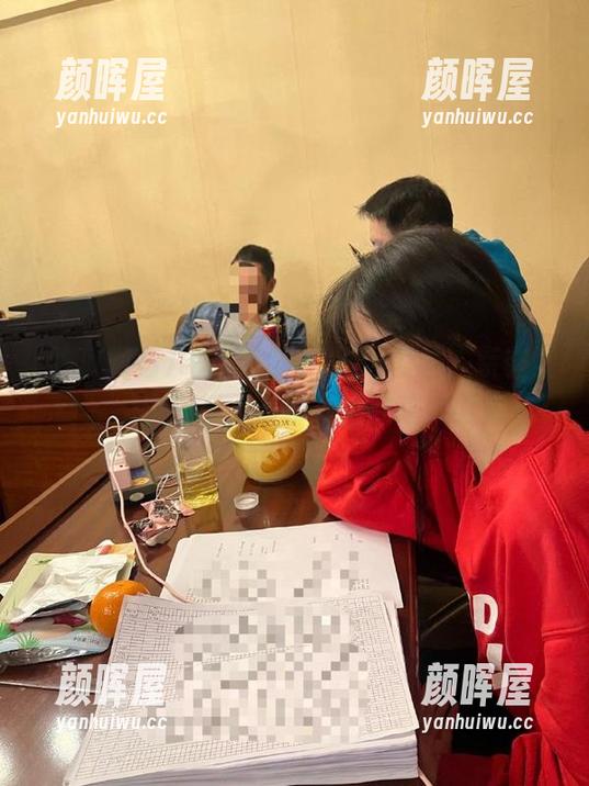 吃瓜网站 吃瓜网站91视频里的“亲密互动”,我在想,从哪里来的这种默契?