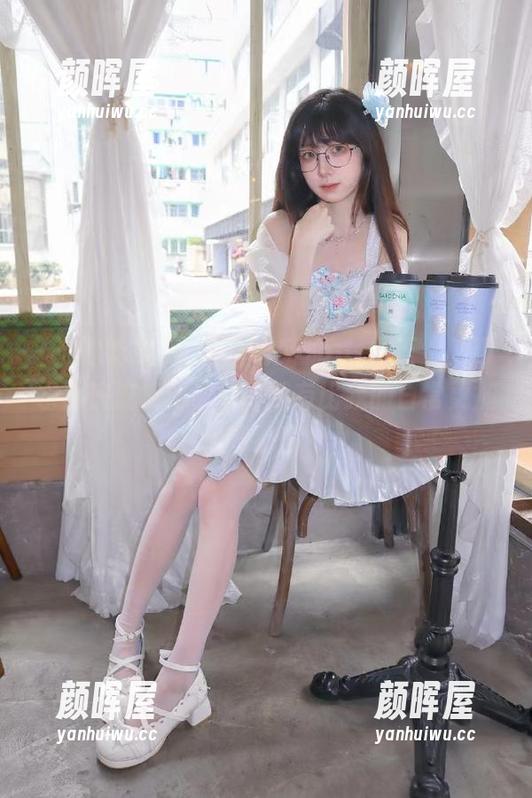 在泡泡吃瓜的ios网页上，口水都快流成河，居然还有比我的日常更加离奇的事！