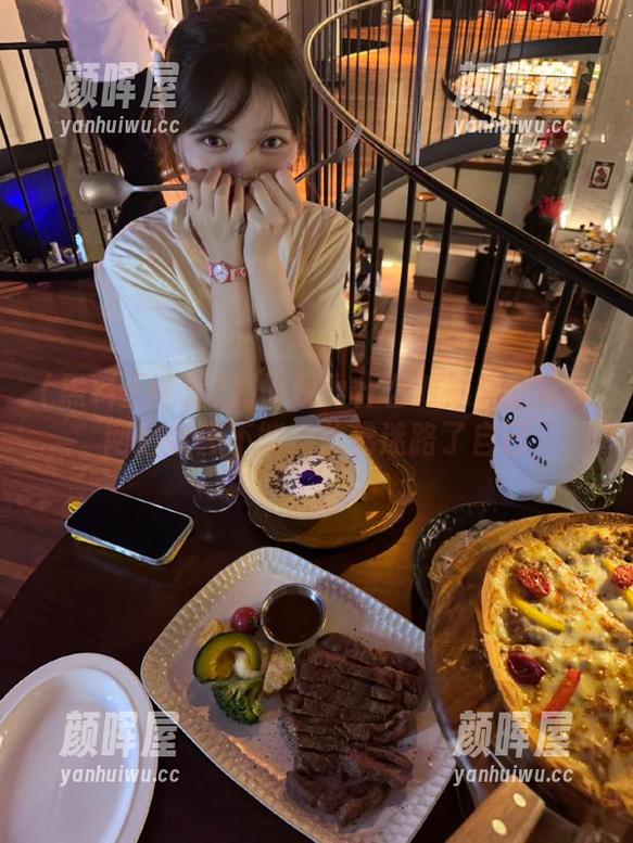 黑料正能量 别问我为什么对黑料正能量网站欲罢不能,仿佛迷路了自己