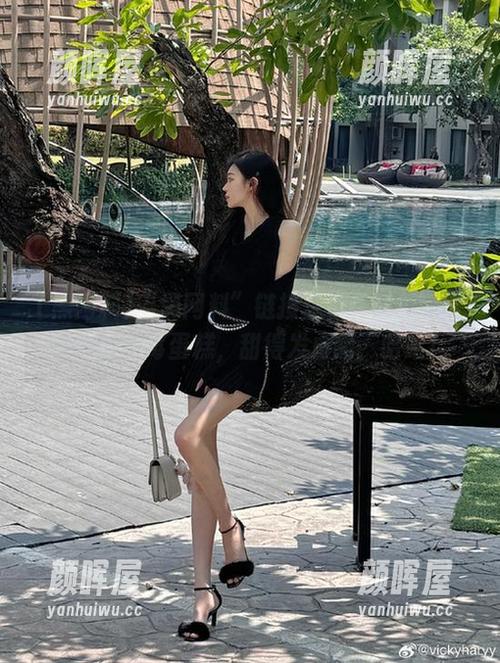 黑网料 “黑网料”链接里也许藏着我梦想中的草莓蛋糕,甜得发虚啊,哈哈!